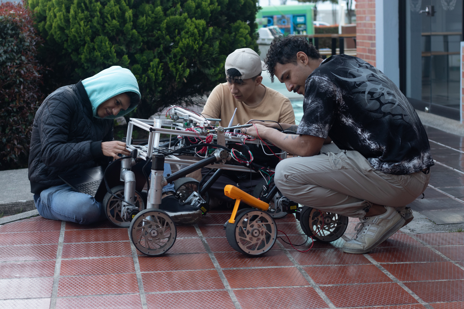 Prototipo y componentes del proyecto rover